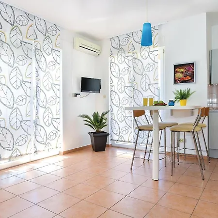 1 Bedroom Cozy In Apartment Vodice